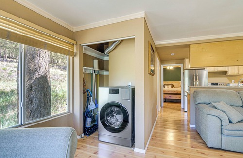 Mammoth Creek Kabine | Furnished Deck & Mountain Views: Panguitch Cabin