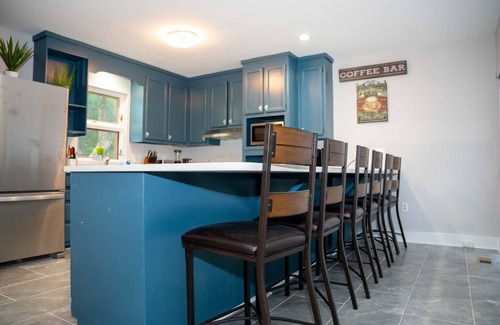 High Point Haus | Furniture MKT PTI airport spacious with acreage