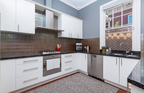 Subiaco Haus | Fusion of 20th century charm & modern convenience!