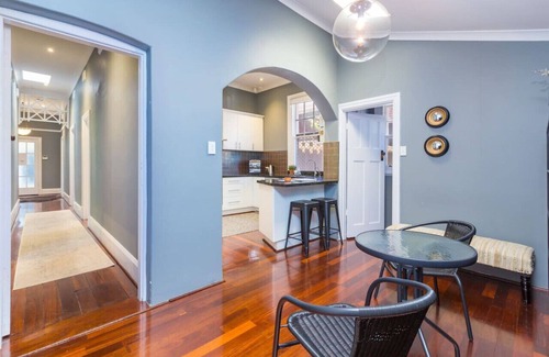 Subiaco Haus | Fusion of 20th century charm & modern convenience!