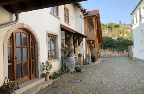 Gimmeldingen Bed & Breakfast | Gästezimmer Mandelgarten - Weingut und Gästehaus Ferckel