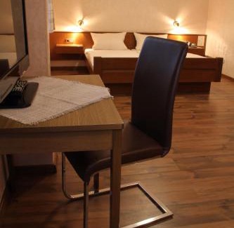 Scheuerfeld Hotel | Gästehaus Loehnert GmbH