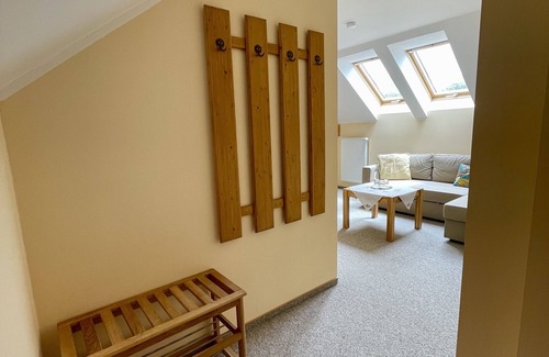 Trebbin Wohnung | Gästezimmer mit bezauberndem Garten und Koi-Teich.