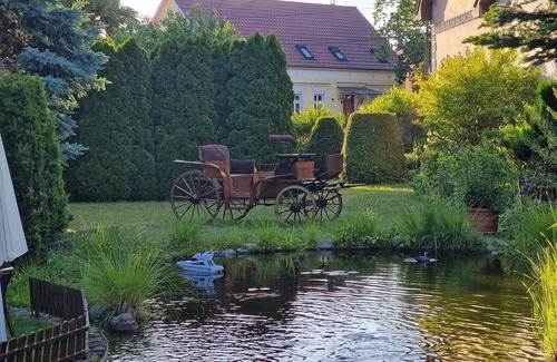 Trebbin Wohnung | Gästezimmer mit Bezaubernden Garten und Koi-teich