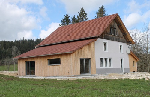 Bonnetage Haus | Gîte de Groupe 1 à 15 Personnes Haut Doubs en Campagne - Nuitée/week-end/semaine