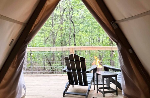 Talladega Kabine | G-5 Glamp in Bohamia - 268 acre forest retreat