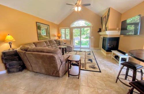 Bretton Woods Villa | G5 WOW Stunning single level home next to golf course and Mt Washington Hotel AC skiing