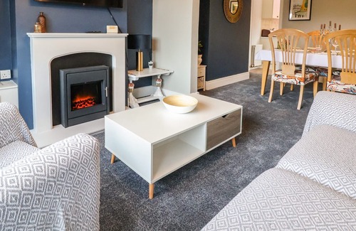 Sandiway Hütte | GABLES COTTAGE, family friendly, with a garden in Sandiway