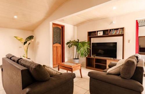 Barrio Pilo Haus | Gaby's Home In Downtown La Fortuna