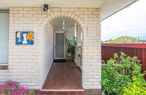 Spencer Park Haus | Gairdner Cottage - something a bit different!