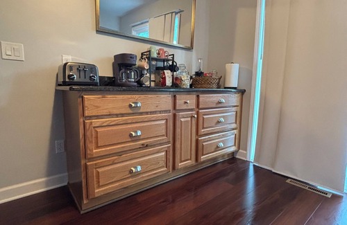 Aurora Haus | Galactic Oasis Wonderful 5 bedroom theme home, Wi-Fi, king beds and smart tvs