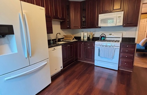 Aurora Haus | Galactic Oasis Wonderful 5 bedroom theme home, Wi-Fi, king beds and smart tvs