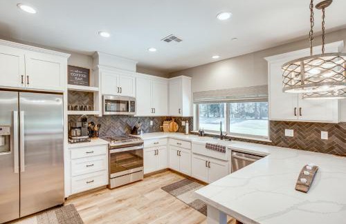 Arnold Haus | Game Room and Pool Access Spacious Cabin in Arnold