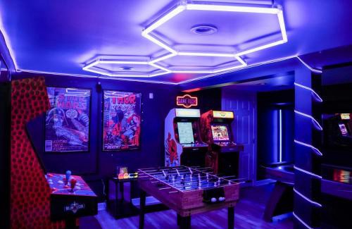 Belmont Cragin Haus | Game Room, Firepit, Playground, Gym, Billiard