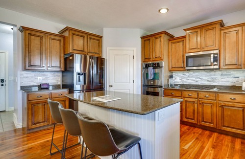 Kaysville Haus | Great Salt Lake House: 5,000 Sq Ft, Mtn Views!