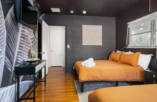 Pinewood Park Haus | Game Room Pool Fun, Close To Downtown Life