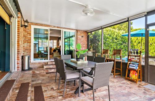 Pinewood Park Haus | Game Room Pool Fun, Close To Downtown Life