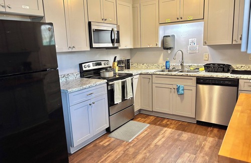 Morrow Haus | Game Table - Hot Tub - Home Theater - Sleeps 8