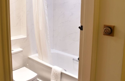 Knutsford Wohnung | Gartenwohnung - Kellerwohnung im Grünen Knutsford