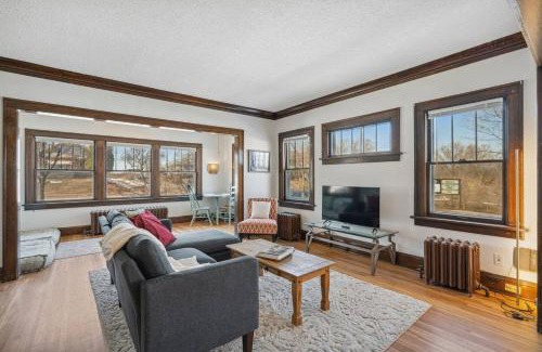 Bryant Wohnung | Garden Apt, Majestic MPLS Duplex