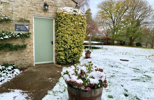 Farthinghoe Haus | Garden Barn