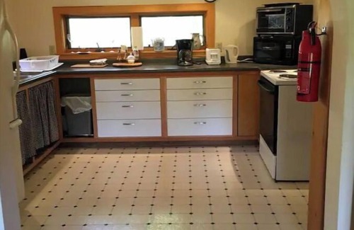 Post Mills Haus | Garden Retreat, Lake Fairlee, Dartmouth & Ski-way