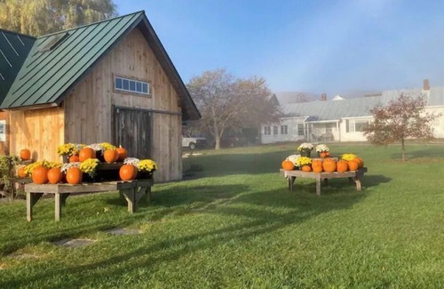 Post Mills Haus | Garden Retreat, Lake Fairlee, Dartmouth & Ski-way