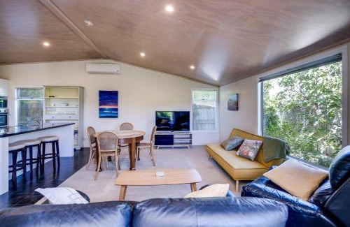 Marewa Haus | Garden Retreat - Napier Holiday Home