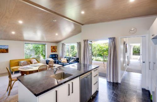Marewa Haus | Garden Retreat - Napier Holiday Home