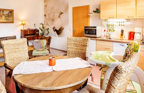 Tanne Wohnung | Gartenblick - Eishexe, Eiscafé und Übernachtung