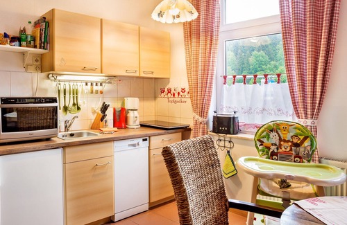 Tanne Wohnung | Gartenblick - Eishexe, Eiscafé und Übernachtung