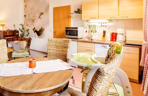 Tanne Wohnung | Gartenblick - Eishexe, Eiscafé und Übernachtung