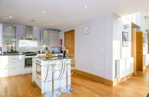 Cirencester Haus | Garden Villa - CW70 - HOT TUB - Lakeside Spa