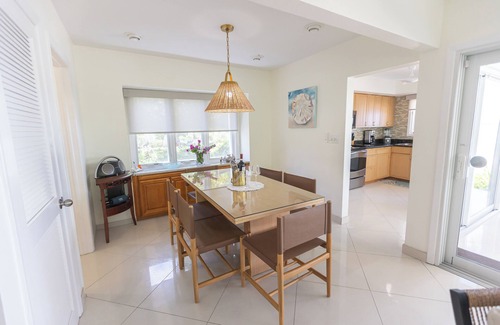 Rum Point Eigentumswohnung | Gardens of the Kai 1 -Luxuriously decorated beachfront unit-by Cayman Villas!