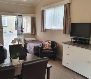 Napier Hotel | Gardner Court Motel