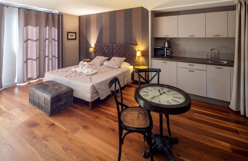 Pezenas Hotel | Garrigae Distillerie de Pézenas