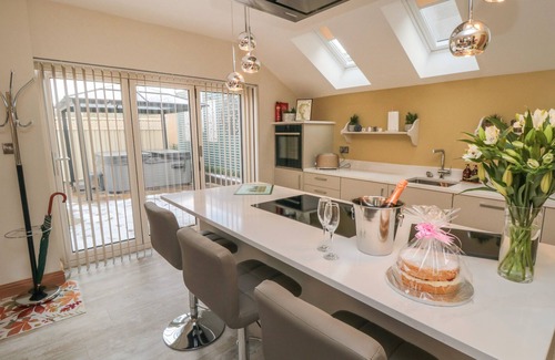 Malton Hütte | GARTHGATE HOLIDAY LODGE, pet friendly, with hot tub in Malton