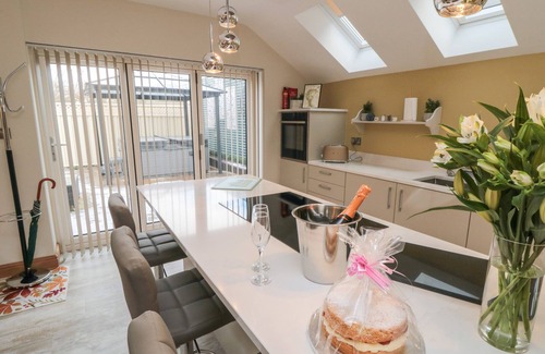 Malton Hütte | GARTHGATE HOLIDAY LODGE, pet friendly, with hot tub in Malton