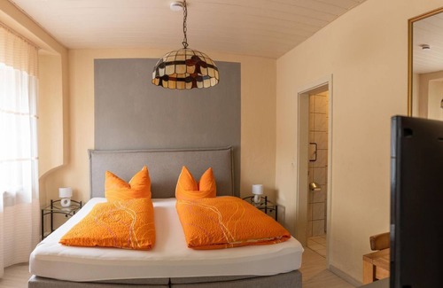 Treis-Karden Haus | Gasthaus Gräf - double room, shower, WC