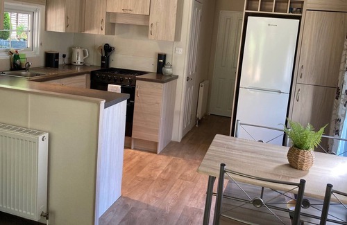 Brandon Kabine | GATE LODGE RETREAT with Thetford Forest on your doorstep.