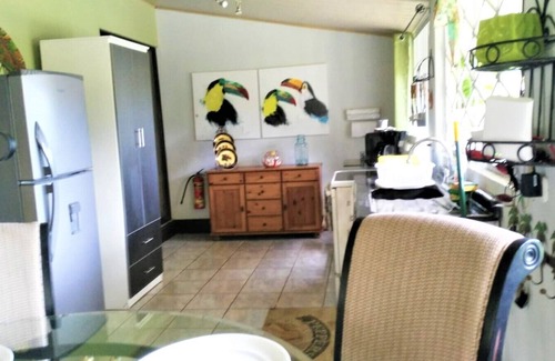 Guapiles Wohnung | Gated duplex for up to 12 people with pool, FO internet, hot water