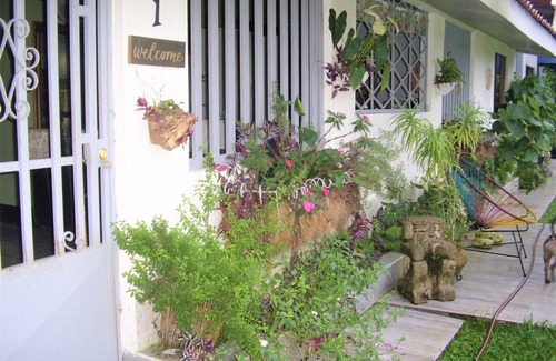 Guapiles Wohnung | Gated duplex for up to 12 people with pool, FO internet, hot water