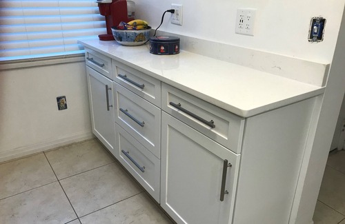 Ventura Eigentumswohnung | Comunidad de golf cerrada. wifi gratuito, cable, cama king size. Open Spring (descuentos)