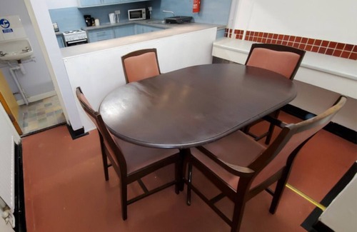 Merthyr Vale Haus | Gated Holiday Complex With 8mx8m Gallery, 5-side Foot/basketball Court, Firepit