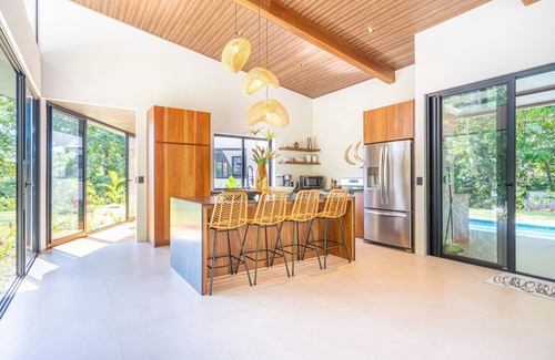 Ojochal Haus | Gated Luxury+Waterfall+Ojochal+3 bedrooms+beaches+safe
