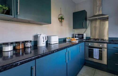 Gateshead Haus | Gateshead Modern 2Bedroom House With Parking