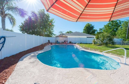 Deltona Lakes Haus | GATEWAY TO DISNEY AND FAMILY RETREAT CENTER