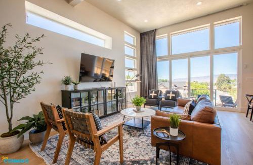 Lakeview Haus | Gathering Place Hot Tub Game rooms