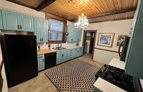 Davenport Haus | Gatsby charm with modern comforts! Historic home & neighborhood w large backyard