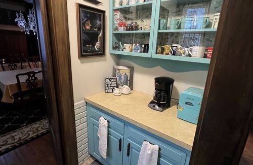 Davenport Haus | Gatsby charm with modern comforts! Historic home & neighborhood w large backyard